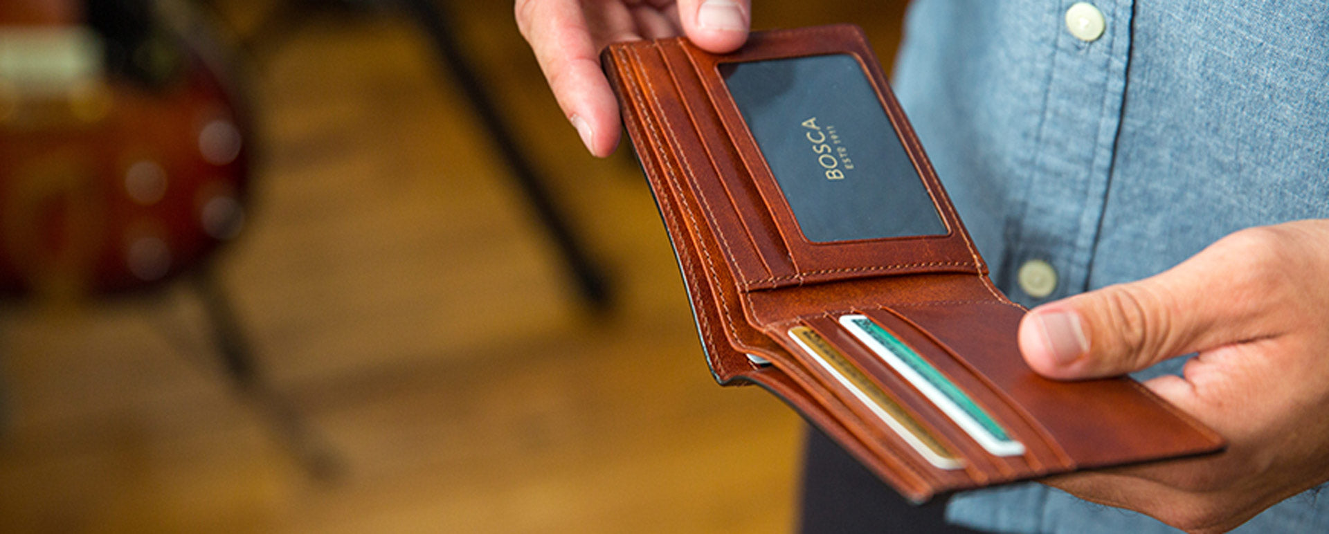 The Rise of Minimalist Leather Wallets: A Stylish Fusion of Fashion and Function