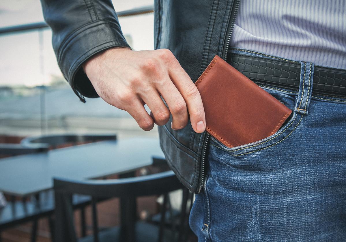 Stay Secure and Organized: The Benefits of an RFID-Blocking Wallet
