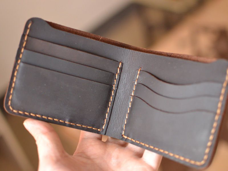 Mastering Elegance: The Art of Matching Your Leather Wallet with Your Outfit