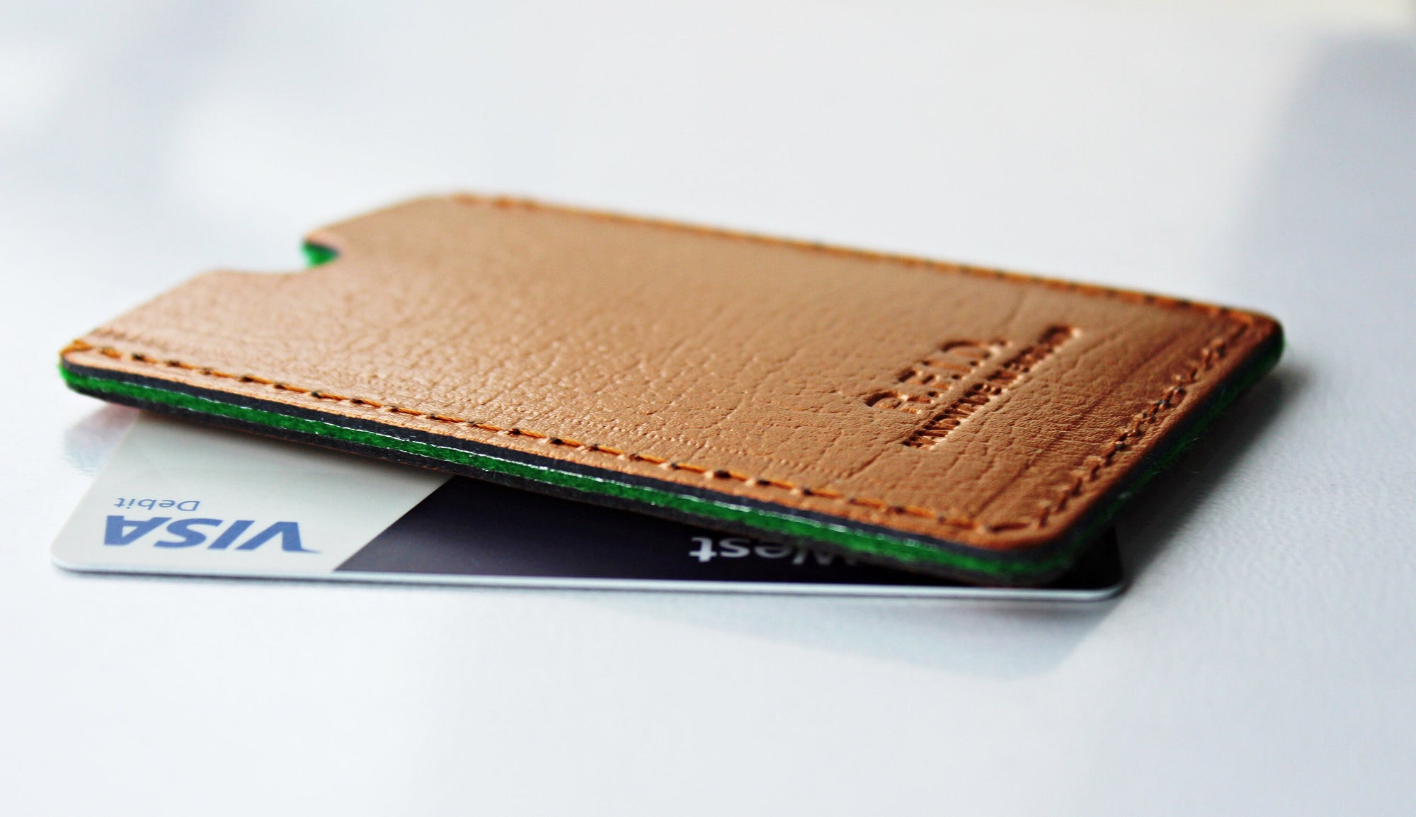 Sleek and Safe: The Minimalist Leather Wallets with RFID Protection